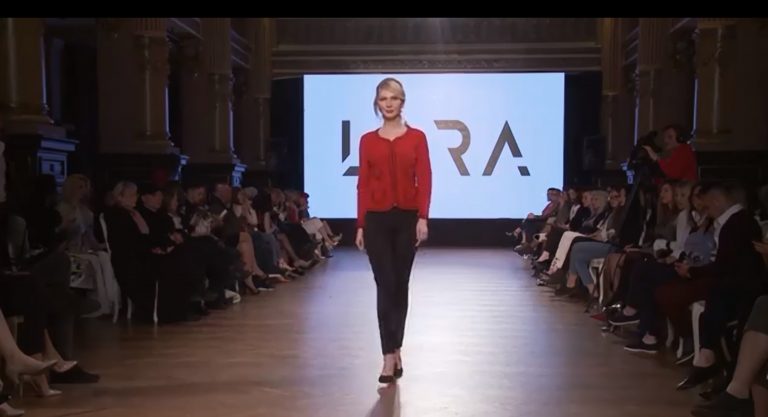 Nu cred ca haina il face pe om, dar cu siguranta il prezinta in cea mai buna ipostaza a lui, in fata societatii si cred ca este o componenta importanta a respectului de sine si a succesului in afaceri