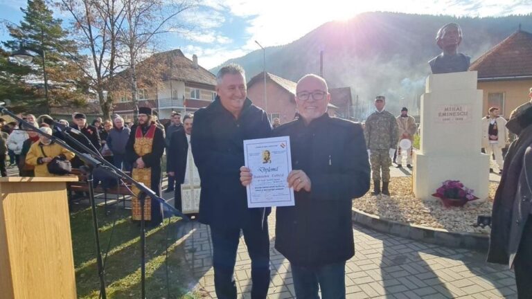 Marian Viorel Dica – Președintele Comisiei de Etică a UNPR, implicat  în realizarea  bustului  monumental  al  marelui poet național Mihai Eminescu