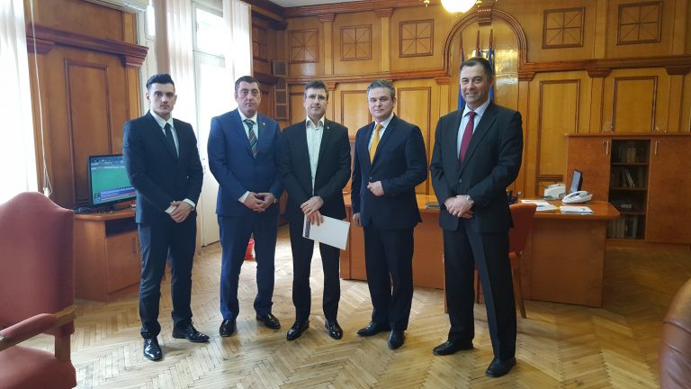 TOT BANATU-I FRUNTEA … ȘI LA DESCHIDEREA FAȚĂ DE MEDIUL DE AFACERI